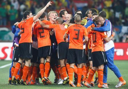 الهولنديون يحتفلون بالفوز