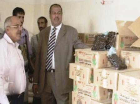 خلال توزيع التمور في محافظة الضالع