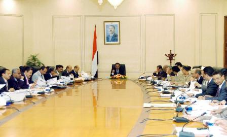 مجلس الوزراء في اجتماعه الأسبوعي أمس برئاسة الدكتور علي محمد مجور