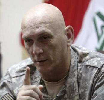 الجنرال ريموند أوديرنو القائد الأعلى للقوات الأمريكية في العراق