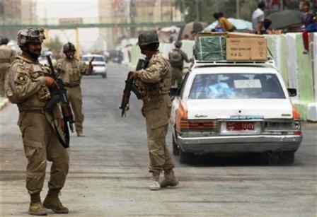 جنود بشارع في بغداد