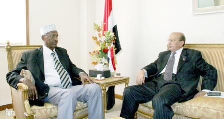 وزير الخارجية خلال استقباله نظيره الصومالي