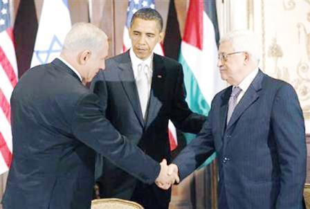 رئيس الأمريكي باراك أوباما يتوسط نظيره الفلسطيني محمود عباس ورئيس الوزراء الإسرائيلي بنيامين نتنياهو