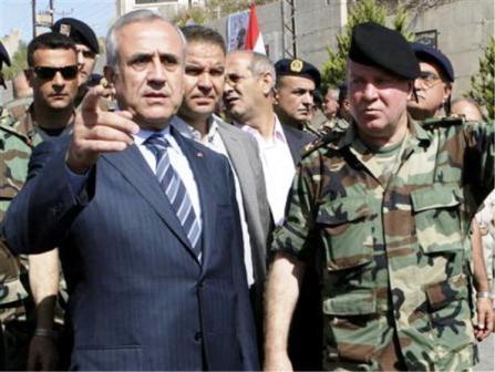 الرئيس اللبناني ميشال سليمان أثناء تفقده أمس