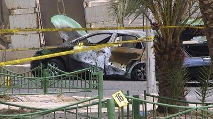 سيارة مدمرة جراء سقوط صاروخ في مدينة العقبة الأردنية