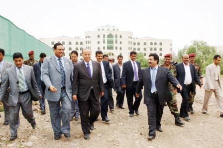 نائب الرئيس لدى تفقده مشروع مبنى وزارة الشباب والرياضة الجديد