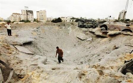 موقع قصفه الطيران الإسرائيلي في غزة يوم أمس السبت.