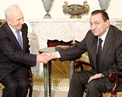 مبارك وبيريز في القاهرة قبل المحادثات