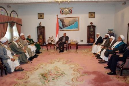 رئيس الجمهورية لدى استقباله رجال الدين أمس