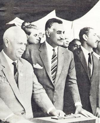 خروشوف مع عبدالناصر وعبدالحكيم عامر أثناء افتتاح السد العالي