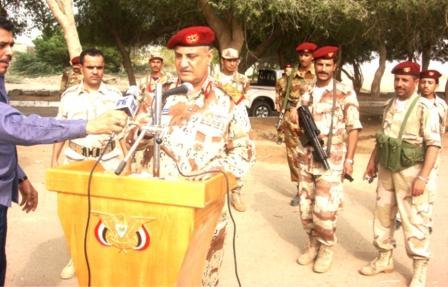 وزير الدفاع يلقي كلمته امام افراد القوات المسلحة والأمن