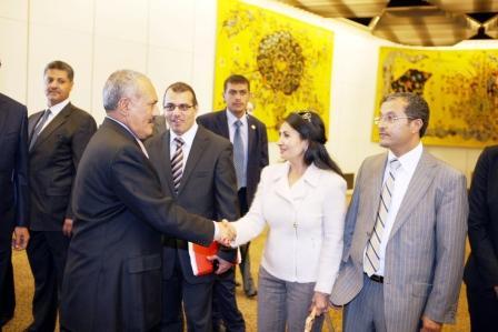 جانب من استقبال رئيس الجمهورية أثناء وصوله العاصمة الفرنسية باريس أمس