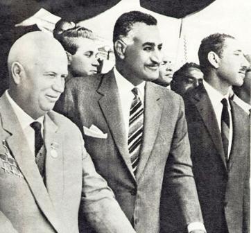خروشوف مع عبدالناصر وعبدالحكيم عامر أثناء افتتاح السد العالي