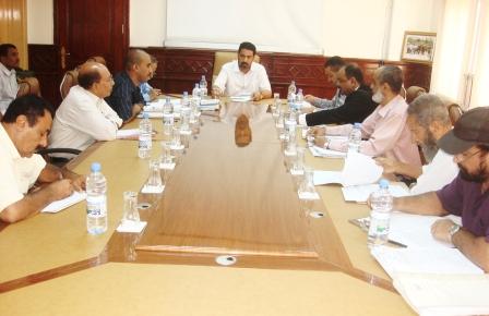 الجفري يرأس اجتماعاً للجنة معالجة المساكن بعدن أمس