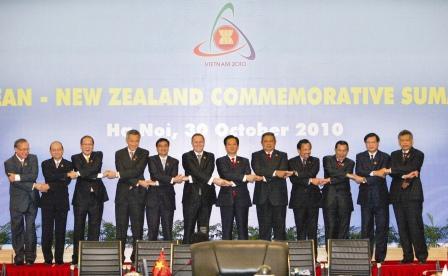 المشاركون في القمة الخامسة لدول شرق آسيا