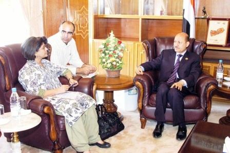 د. العليمي لدى  لقائه ممثل البرتامج الإنمائي للأمم المتحدة