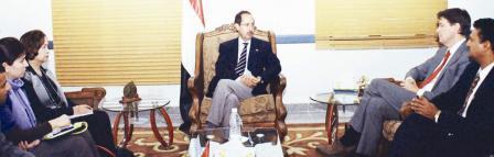 الأرحبي مع بعثة البنك الدولي أمس