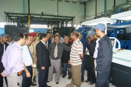 شائف خلال تفقده سير عمل التسليم النهائي
للمطبعة أمس