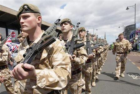 جنود بريطانيون خلال استعراض في لندن