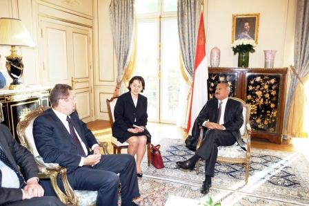 رئيس الجمهورية لدى استقباله مستشار الرئيس الفرنسي