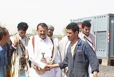 محافظ مأرب يتفقد محطة الكهرباء بعد تعرضها لأعمال تخريبية