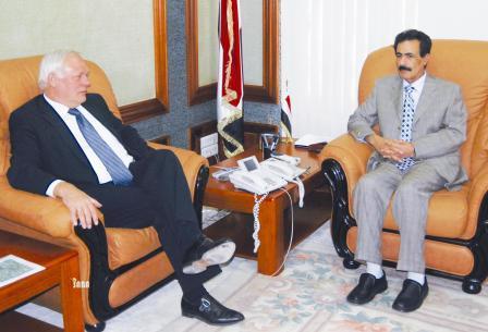 المصري لدى استقباله السفير الهولندي