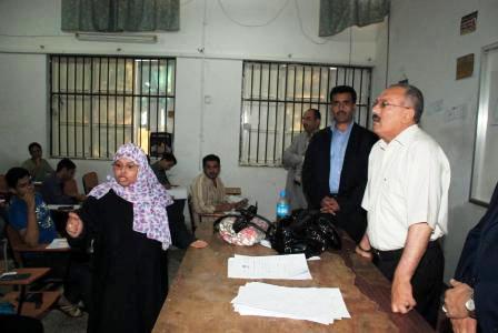 رئيس الجمهورية لدى تفقده كلية الهندسة بجامعة عدن أمس