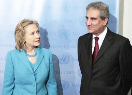 وزيرة الخارجية الأمريكية هيلاري كلينتون ونظيرها الباكستاني شاه محمد قرشي في نيويورك