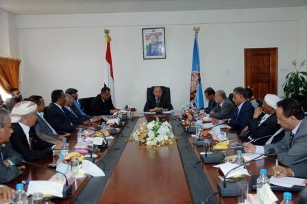 نائب الرئيس خلال ترؤسه اجتماعاً لأحزاب التحالف الوطني الديمقراطي