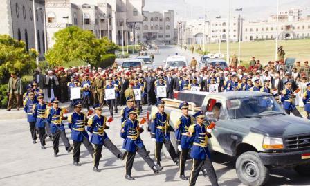 .. ويشارك في الموكب الجنائزي المهيب