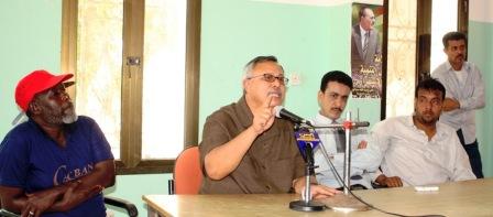 د. حبتور يلقي كلمة امام اعضاء رابطة مشجعي اليمن
