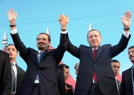 رئيس وزراء تركيا رجب طيب اردوغان ( إلى اليمين) مع نظيره اللبناني سعد الحريري خلال احتفال في قرية الكواشرة بشمال لبنان .