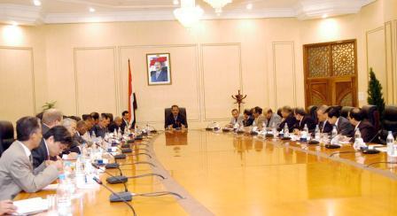 د. مجور خلال لقائه سفراء الدول الشقيقة والصديقة