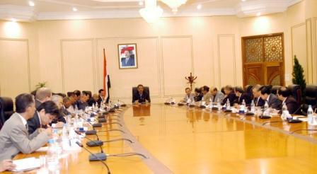 رئيس الوزراء لدى لقائه سفراء الدول الشقيقة والصديقة أمس