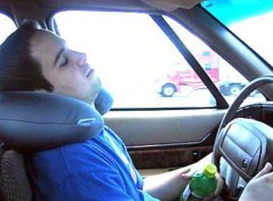 النوم أثناء القيادة من أهم مسببات الحوادث