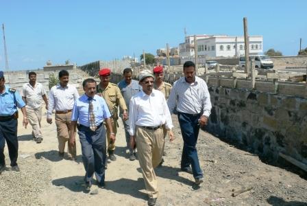 .. ويتفقد مشاريع مطار عدن الدولي .. ويتفقد مشاريع مطار عدن الدولي