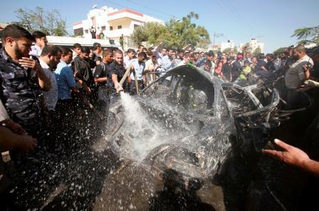 السيارة التي انفجرت خارج مقر شرطة في قطاع غزة