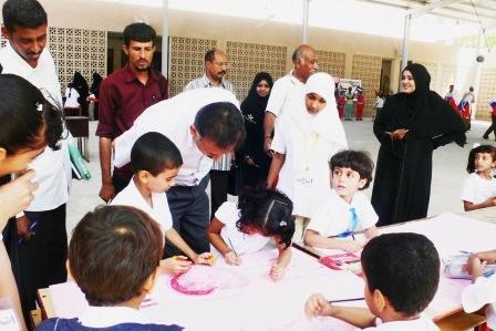 من تدشين الاحتفال بيوم العمل الإبداعي بمدرسة حمزة