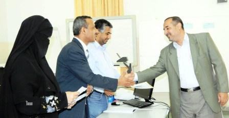 خلال توزيع الشهادات اثناء اختتام الدورة