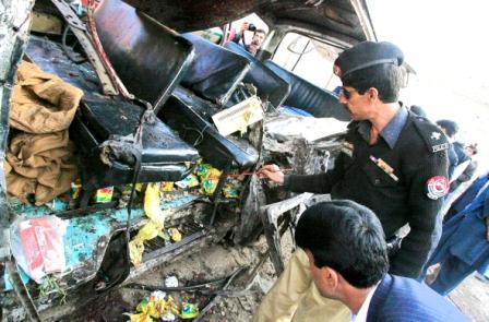 الحافلة التي تم تفجيرها في الهجوم الانتحاري شمال غرب باكستان