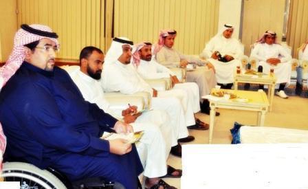 الزميل محبوب عبد العزيز في المؤتمر الصحفي للجمعية