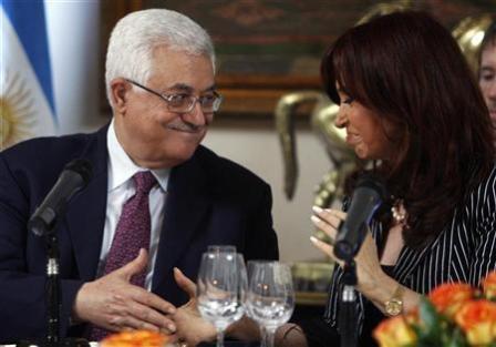 الرئيس الفلسطيني محمود عباس ورئيسة الأرجنتين كريستينا فرنانديز في بوينس ايرس يوم 23 نوفمبر 2009