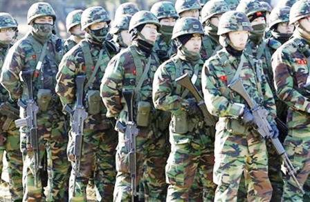 قوات كورية أثناء مناورة عسكرية في جنوب غربي سول