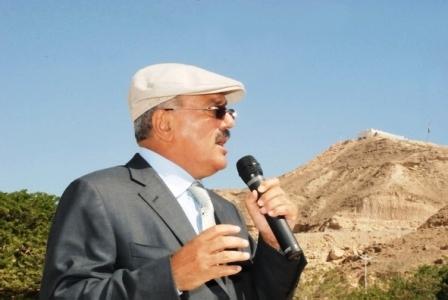 .. ويلقي كلمة أمام أفراد قوات النجدة