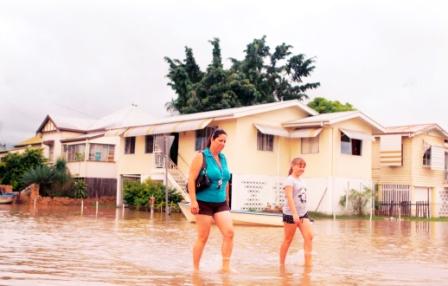 الفيضانات تغمر منازل المواطنين في استراليا