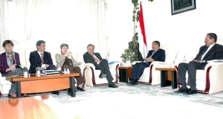 عبدالغني خلال استقباله المفوض السامي لشؤون اللاجئين بالأمم المتحدة