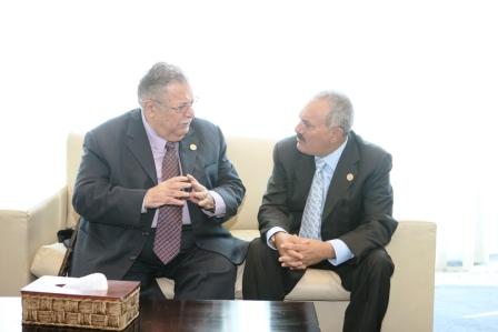 .. ويلتقي نظيره العراقي