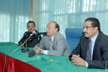 نائب الرئيس لدى حضوره ورشة للقيادات التربوية أمس