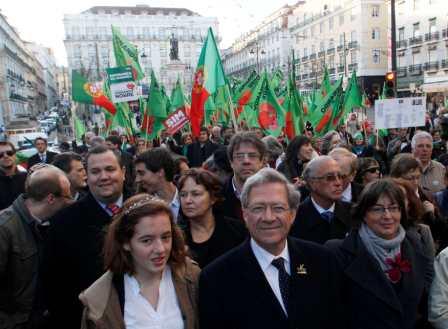 جانب من مؤيدي الرئيس البرتغالي الحالي .