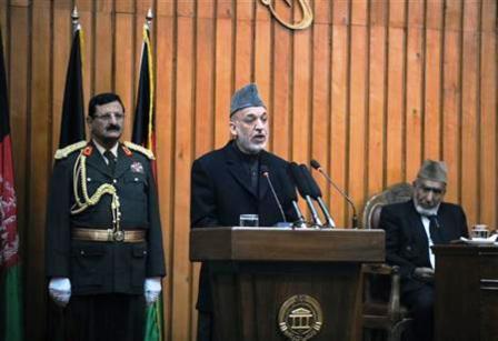 الرئيس الأفغاني حامد كرزاي يلقي كلمة في جلسة افتتاح البرلمان الجديد في كابول يوم أمس